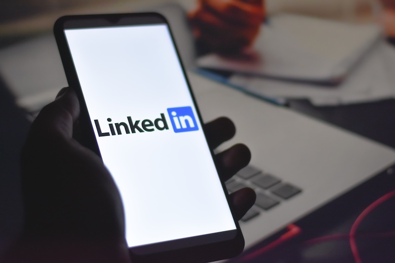 Image Artikel Cara Membangun Personal Branding di LinkedIn 2026 agar Dilirik Headhunter Global LinkAja